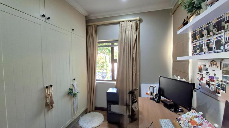 4 Bedroom Property for Sale in Avonddans Western Cape